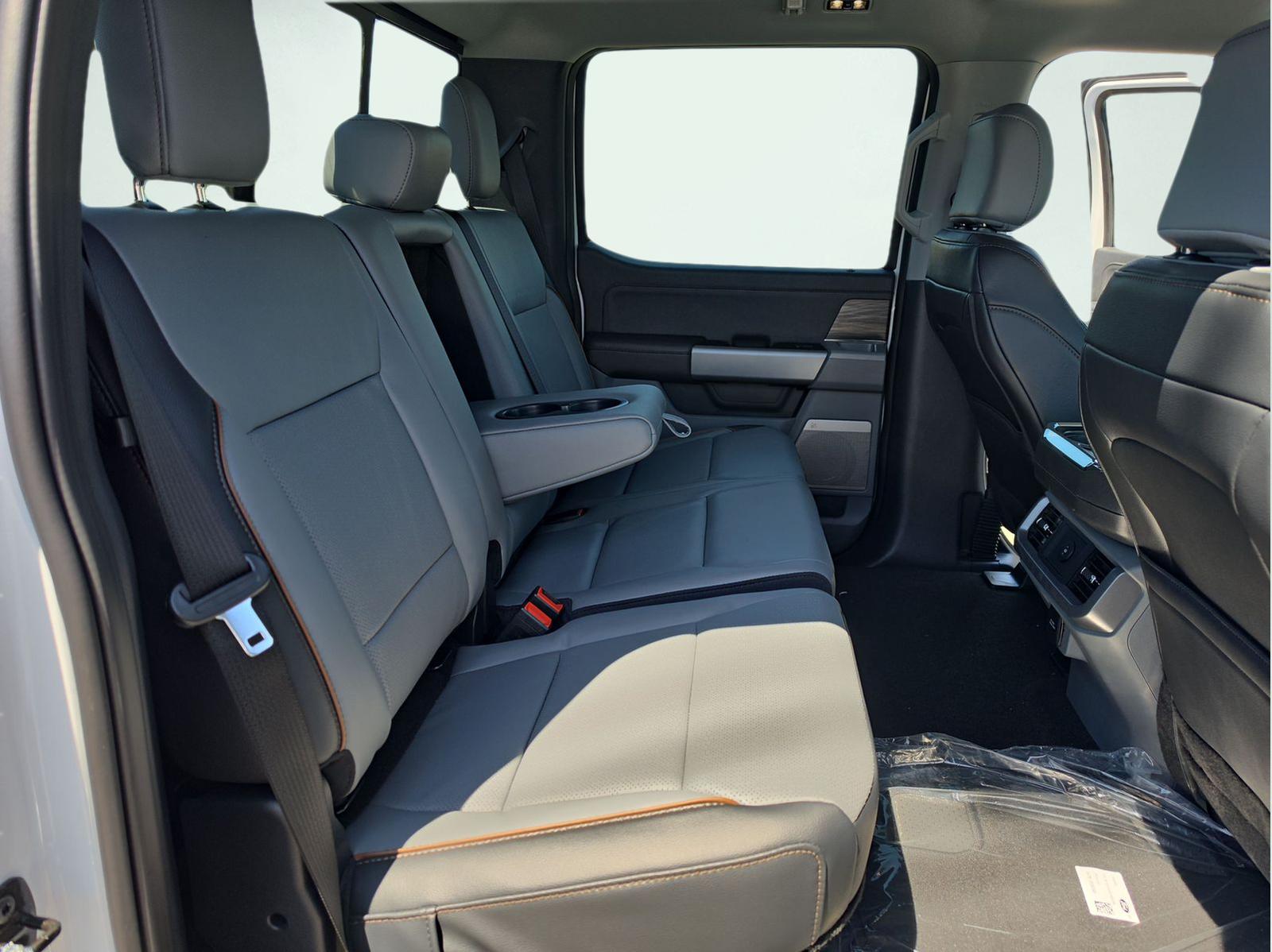 New 2026 Oxford White Ford Lariat® image 17