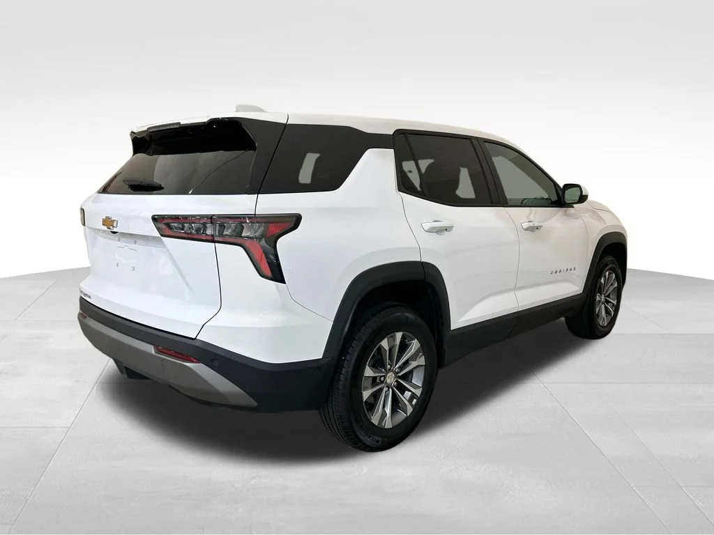 Used 2025 Summit White Chevrolet LT image 5