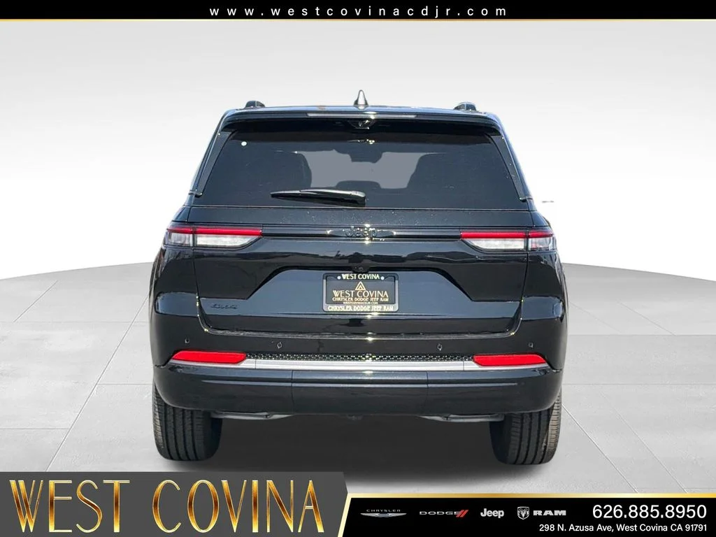 New 2026 Diamond Black Crystal Pearl-Coat Exterior Paint Jeep Limited Reserve image 4