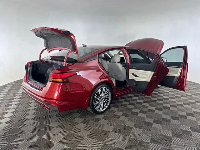 Used 2023 Red Nissan 2.5 SL image 12