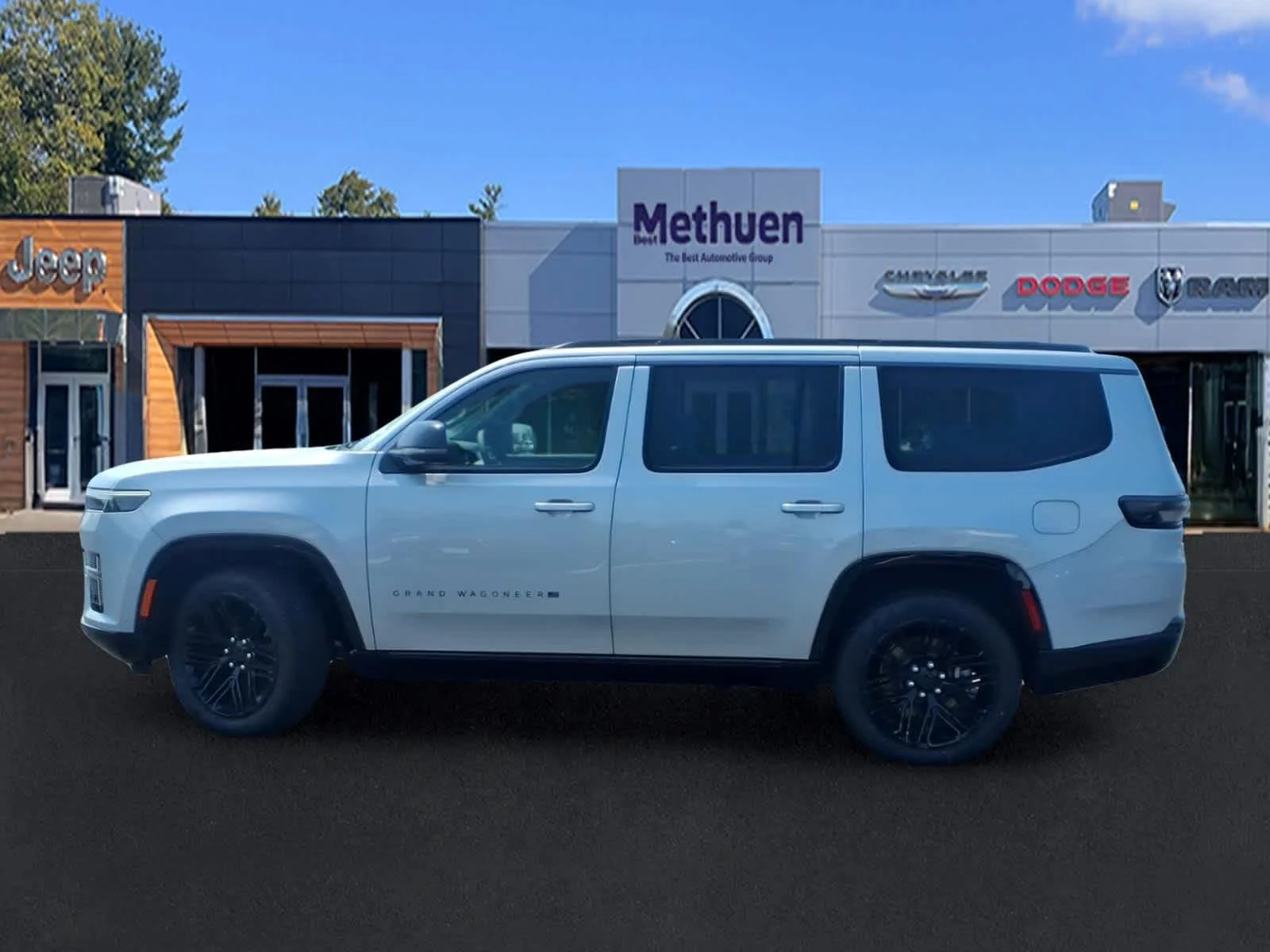 New 2026 Silver-Zynith Exterior Paint Jeep Limited Reserve image 4