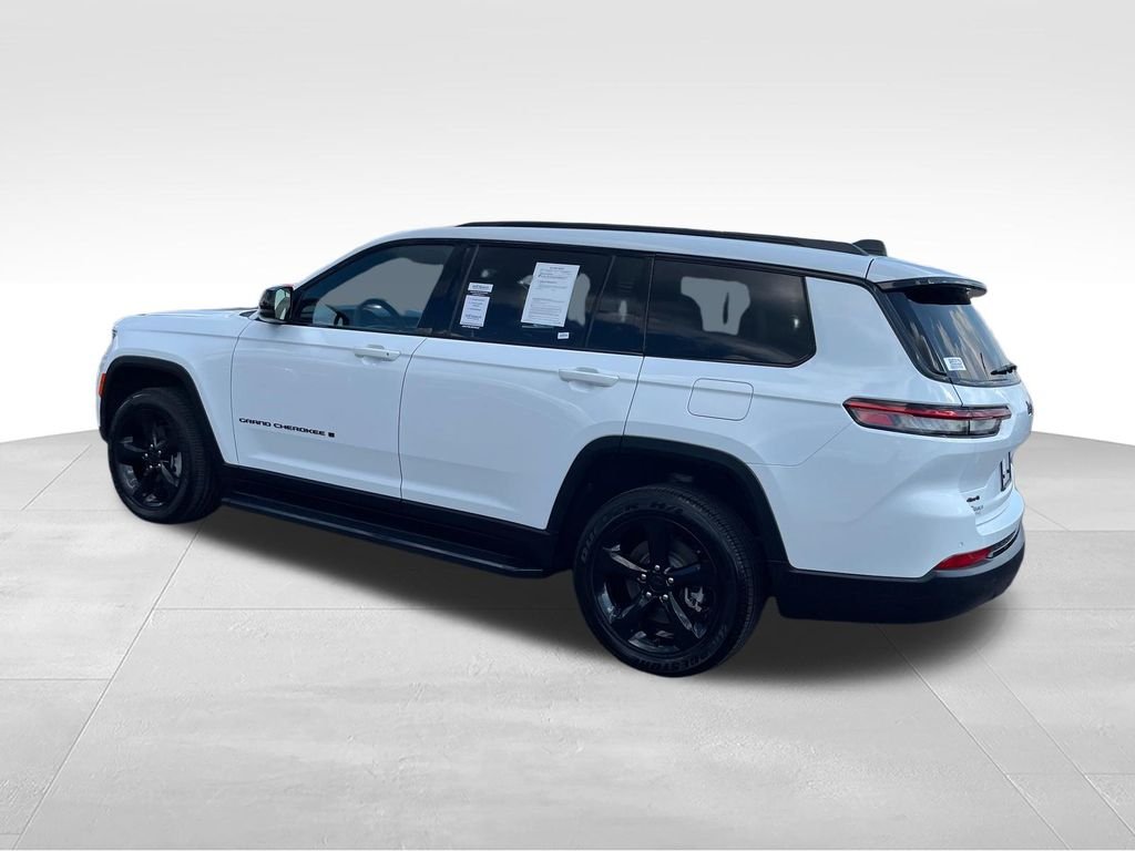 Used 2024 White Jeep Altitude image 3