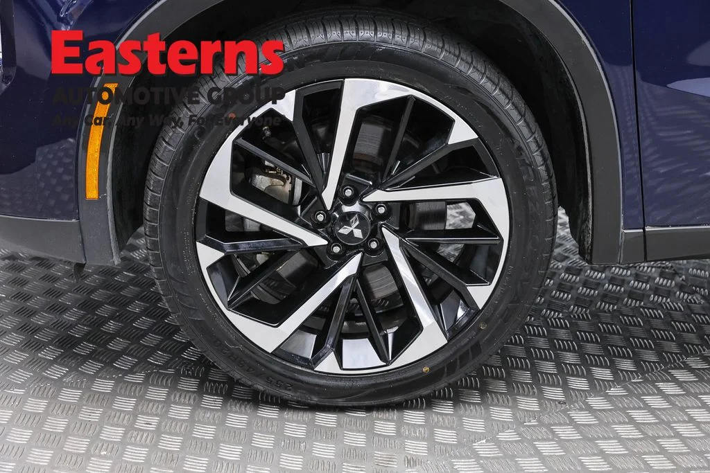 Used 2023 Blue Mitsubishi SE image 33