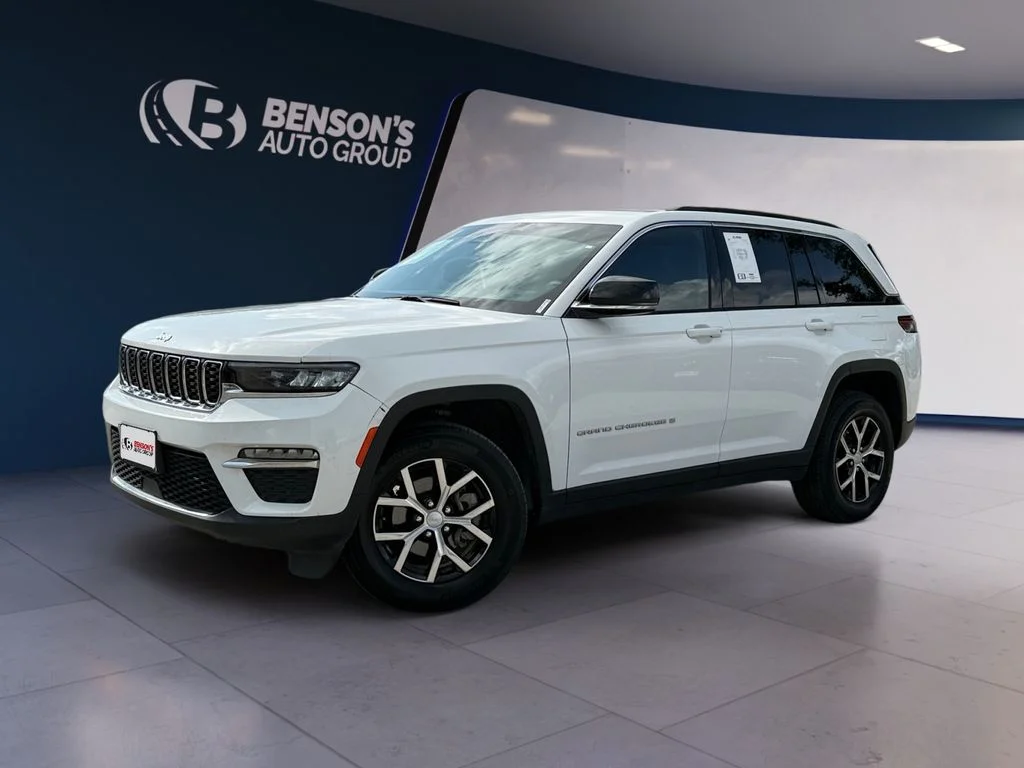 Used 2024 White Jeep Limited image 1