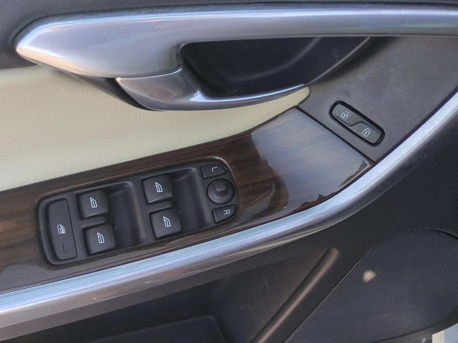 Used 2015 Ice White Volvo T5 Drive-E Premier image 15