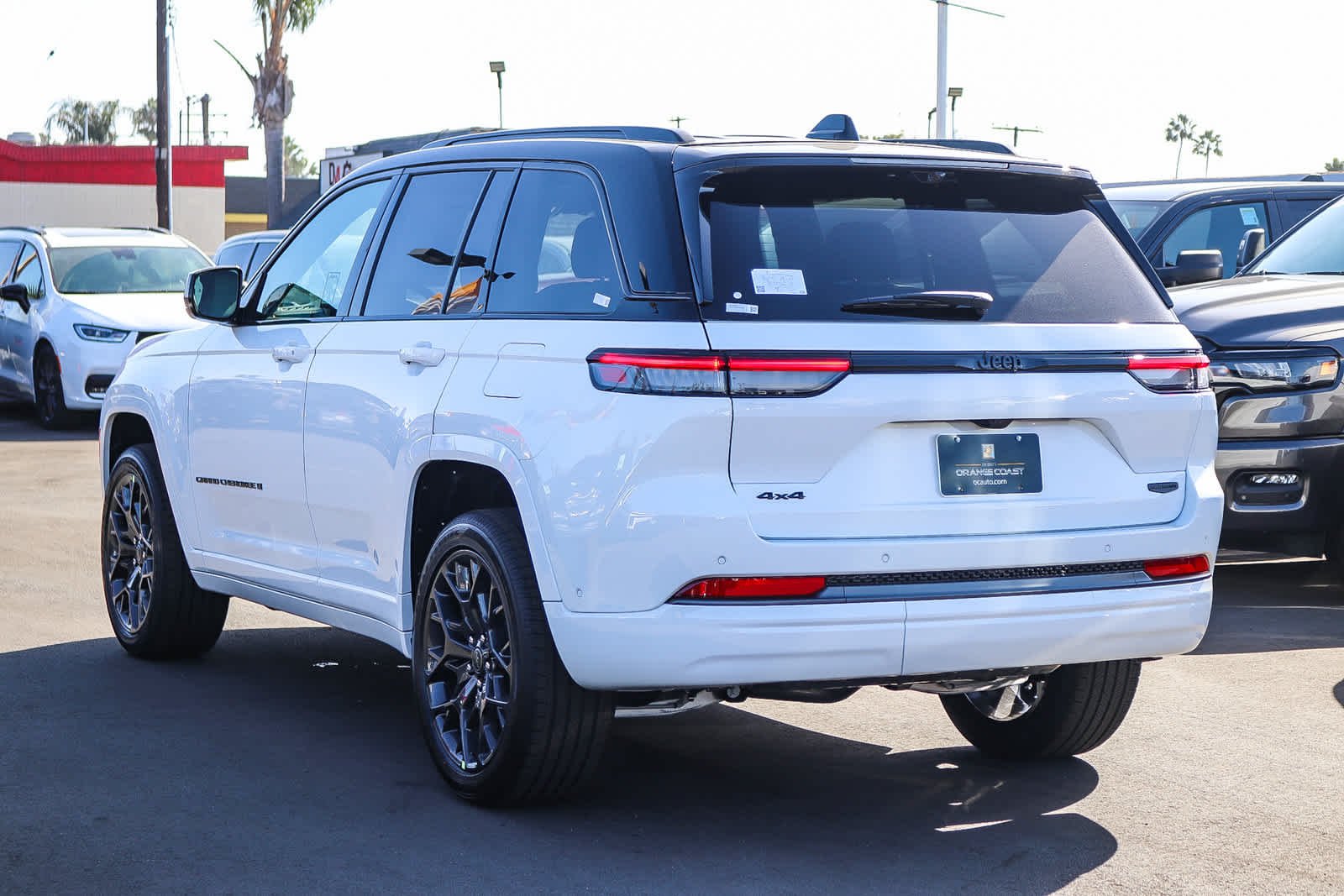 New 2027 Bright White Clear-Coat Paint Jeep Summit image 6