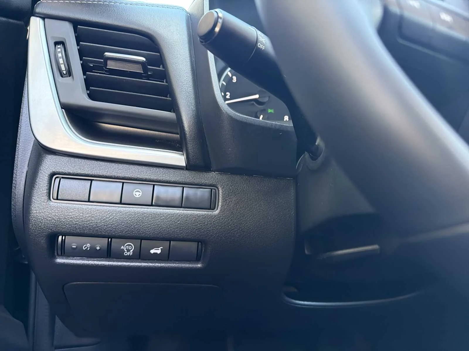 Used 2025 Deep Ocean Blue Pearl Nissan SV image 18