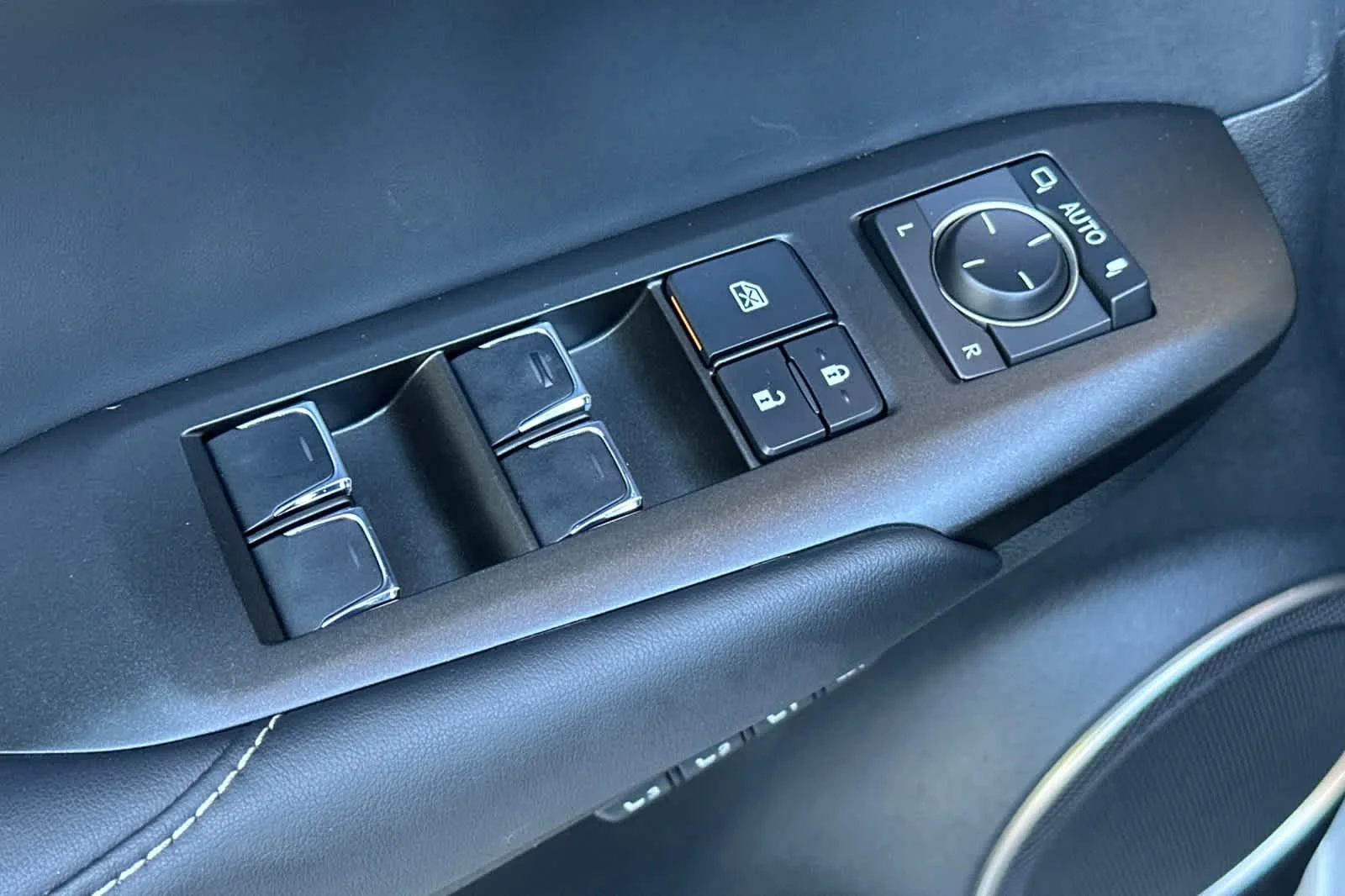 Used 2021 Atomic Silver Lexus  image 13