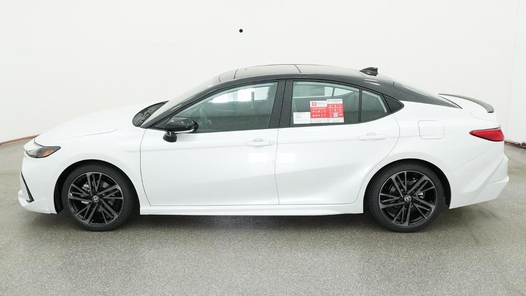 New 2026 Wind Chill Pearl with Midnight Black Metallic roof Toyota XSE image 3