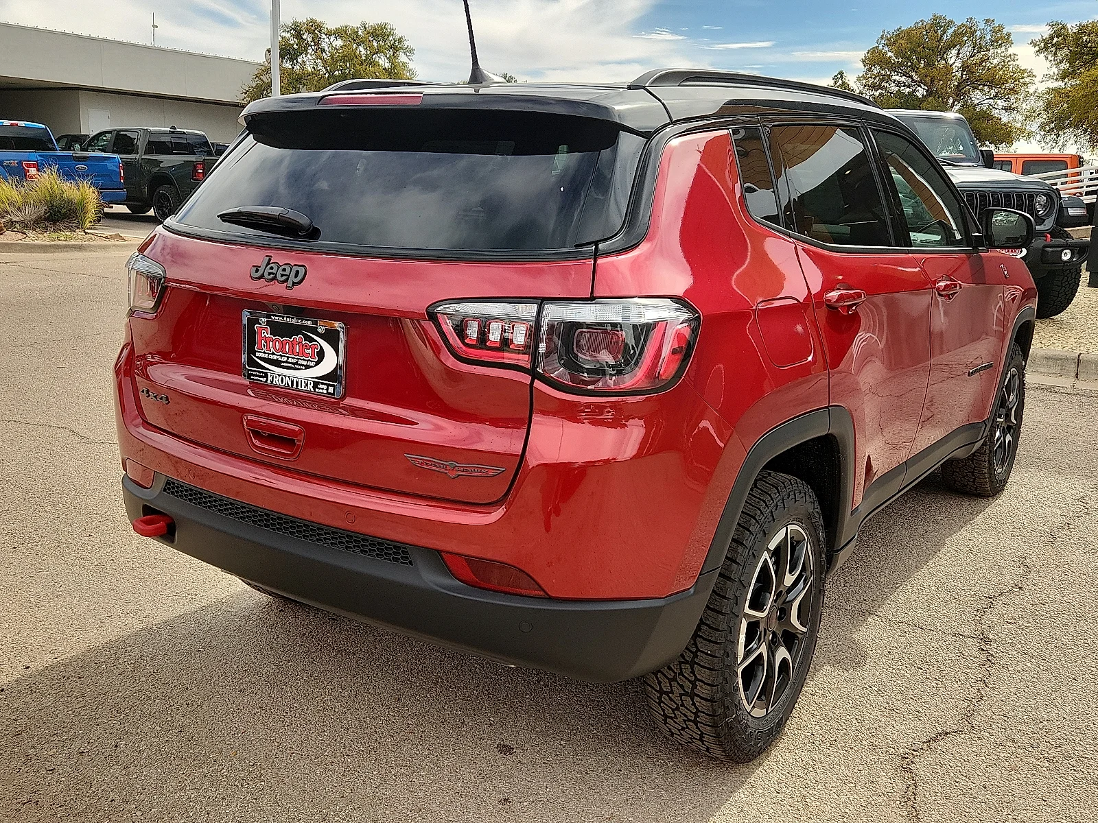 New 2027 Red Hot Pearl-Coat Paint Jeep TRAILHAWK 4X4 image 4