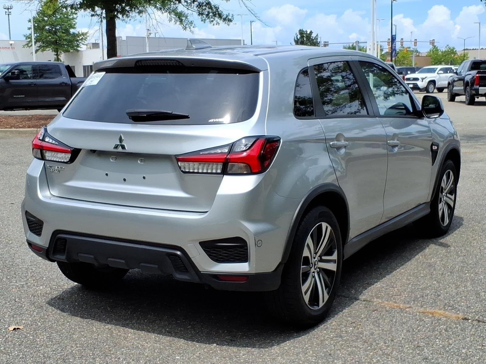 Used 2025  MITSUBISHI  image 11
