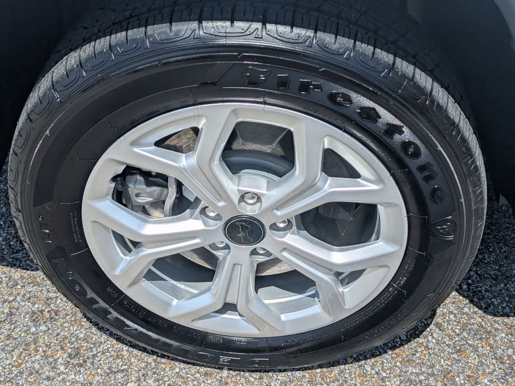 Used 2025 White Jeep Latitude image 12