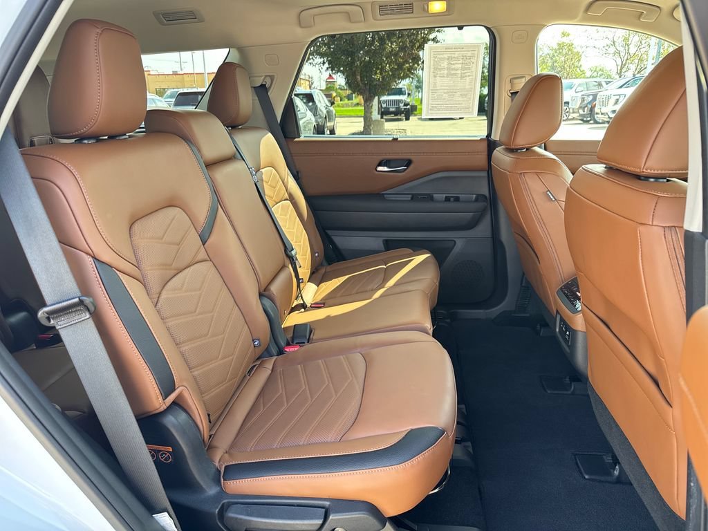 2025 Nissan Pathfinder Platinum - Photo 38