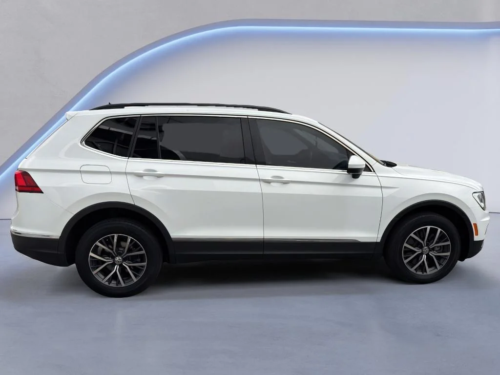 Used 2020 White Volkswagen SE image 6