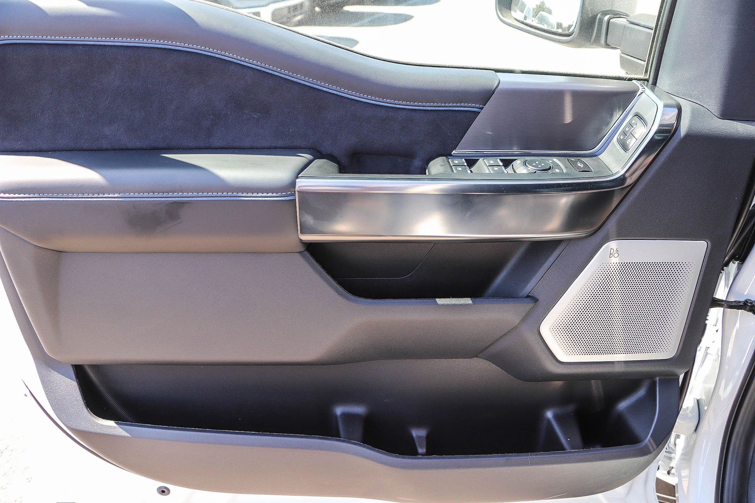 New 2026 Star White Metallic Tri-Coat Ford F-350® Platinum® image 24