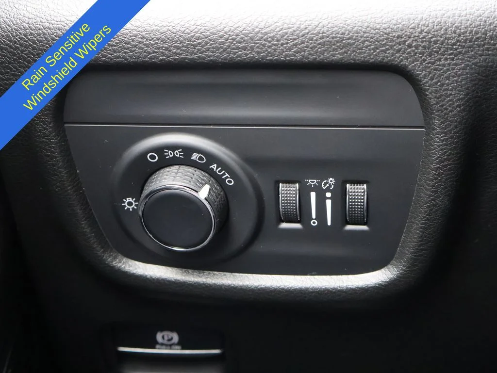 Used 2023 Gray Jeep Altitude X image 32