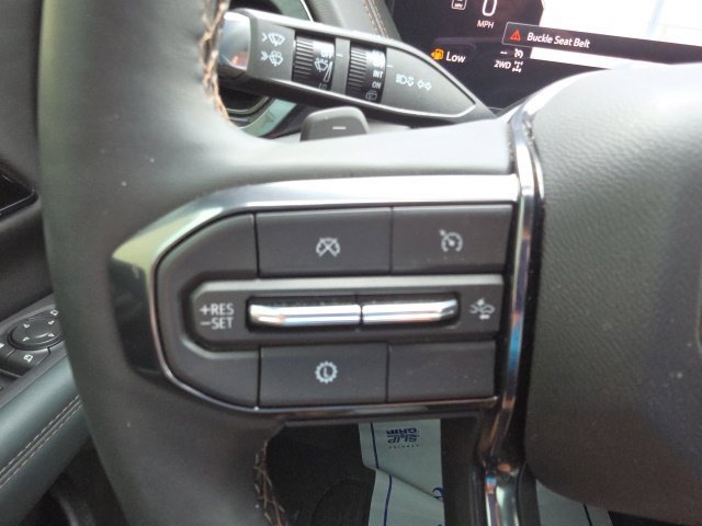 Used 2025 White GMC AT4 image 33