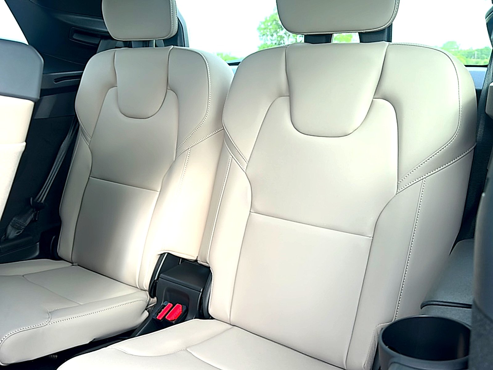 2026 Volvo XC90 Plus - Photo 17