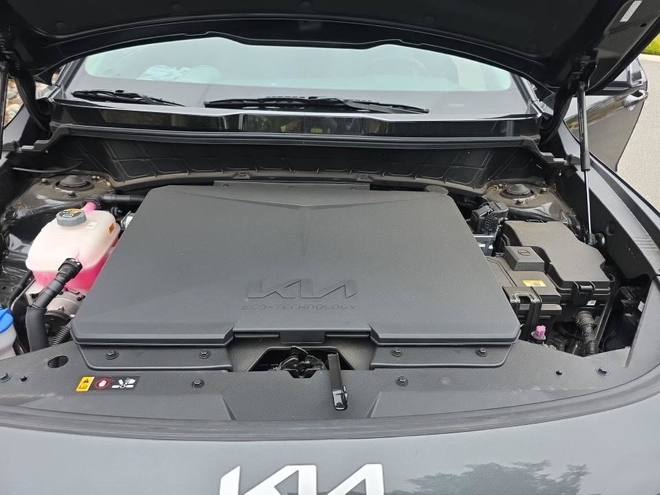 Certified Used 2023 Gray Kia Wind image 6