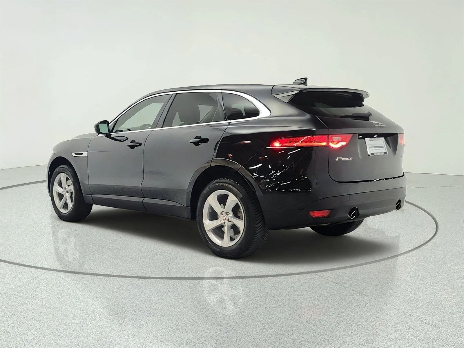 Used 2019 Narvik Black Jaguar 25t Premium AWD image 7