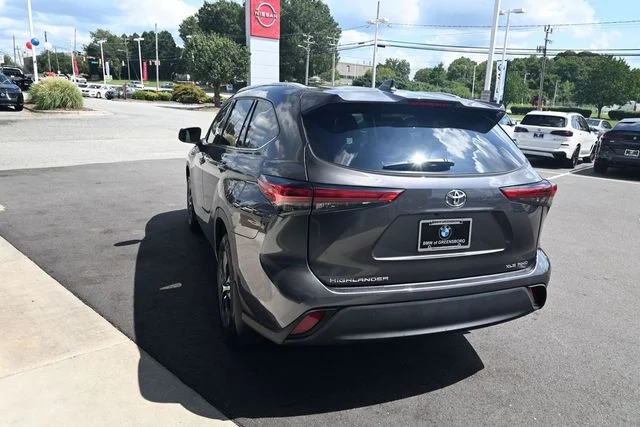 Used 2022 Gray Toyota XLE image 12