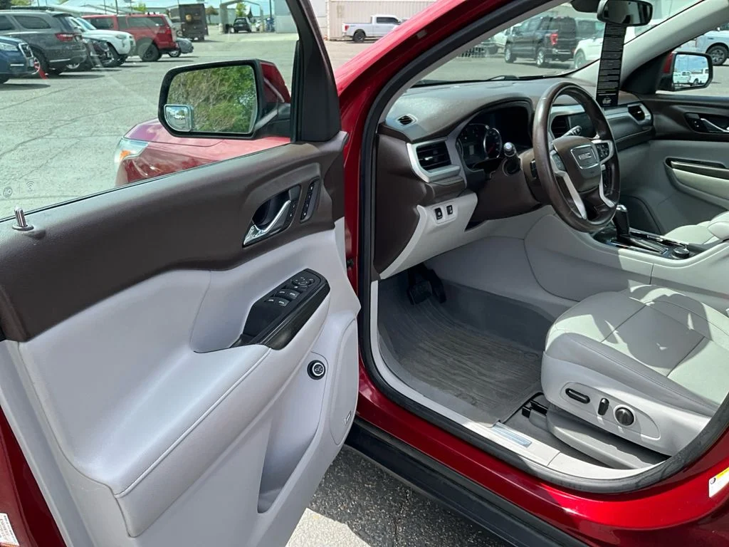 Used 2018 Crimson Red Tintcoat GMC SLT image 17