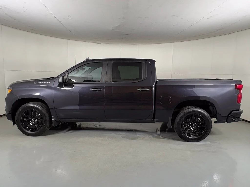 Used 2023 Gray Chevrolet Custom image 5