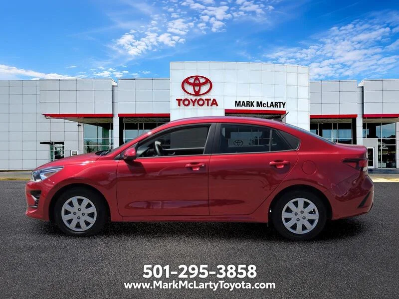 Used 2023 Currant Red KIA S IVT image 2