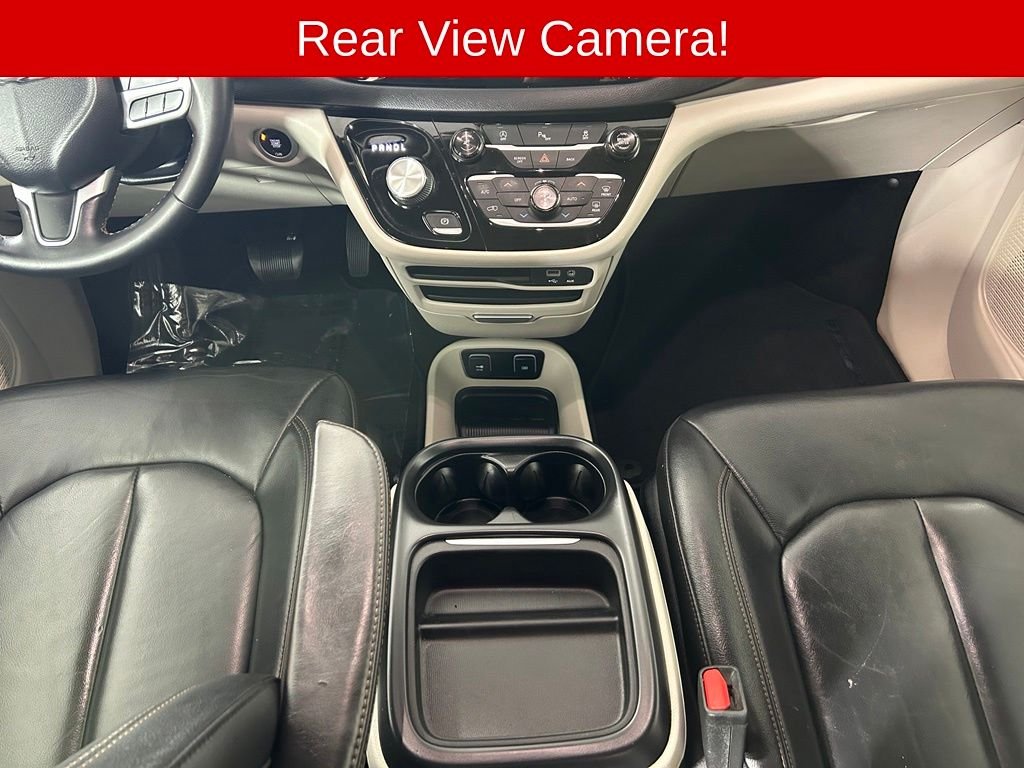 Used 2017 Black Chrysler Touring L image 9