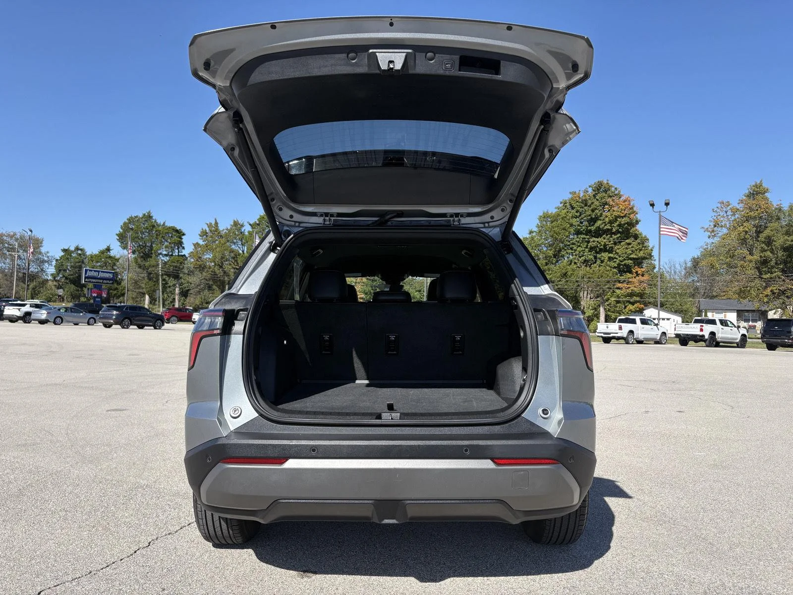 Used 2025 Sterling Gray Metallic Chevrolet AWD LT image 17