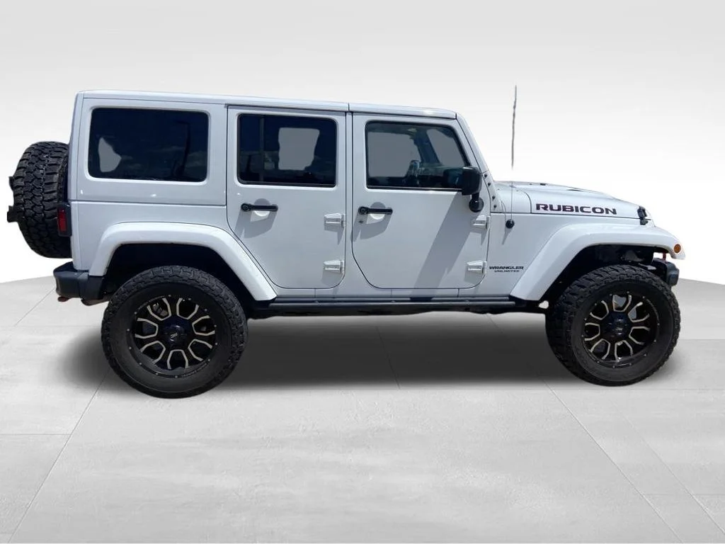 Used 2017 White Jeep Unlimited Rubicon image 12