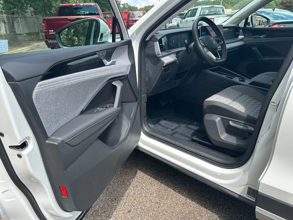 2025 Volkswagen Tiguan S - Photo 16
