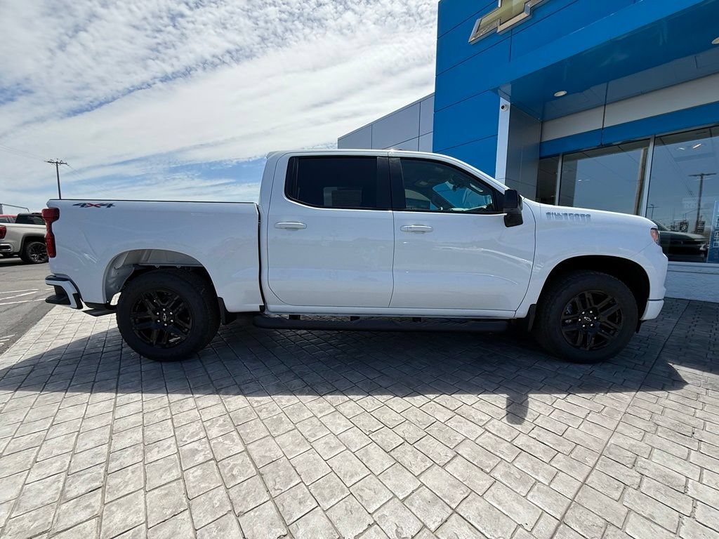 New 2026 Summit White Chevrolet RST image 13