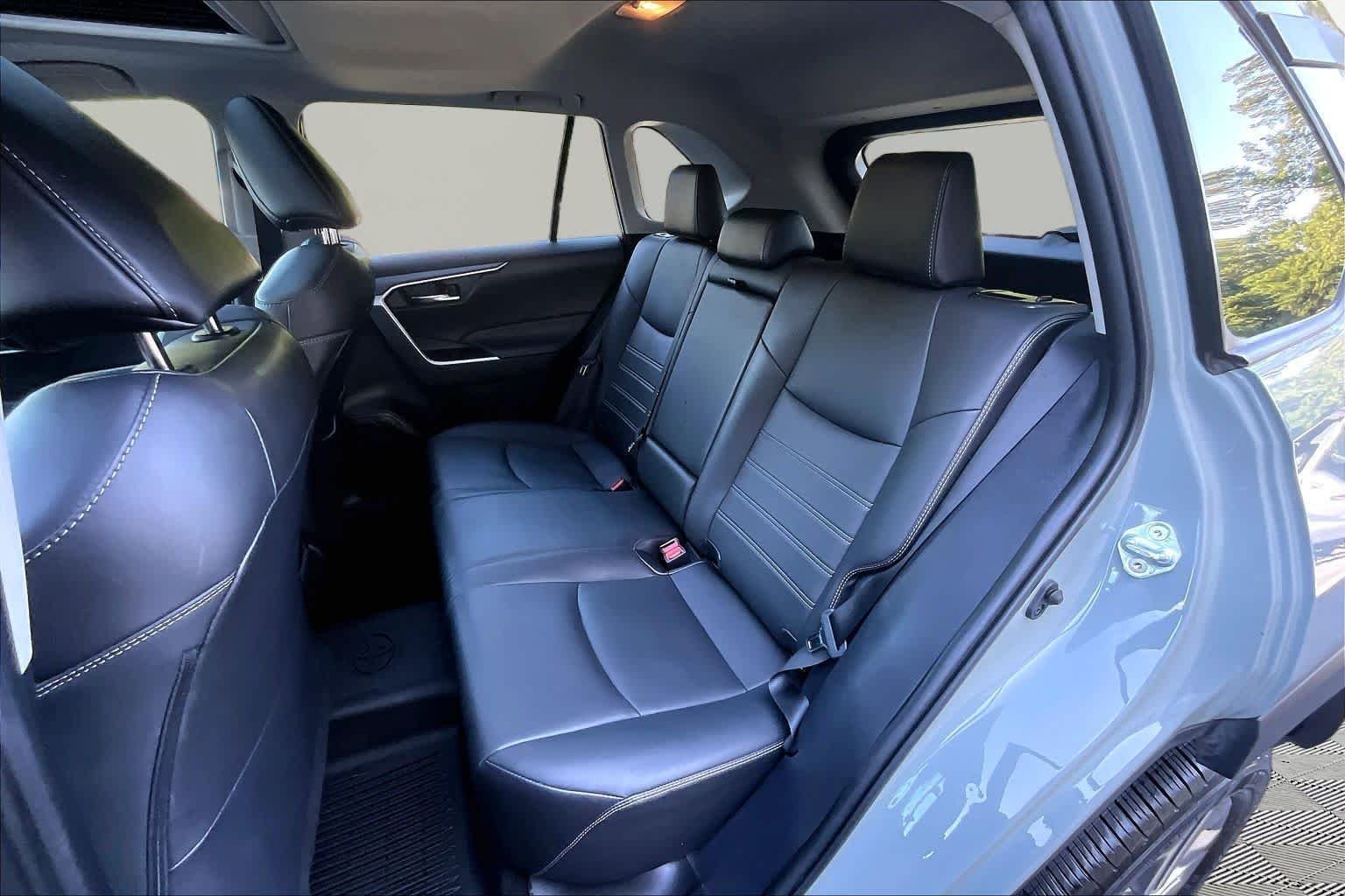 Used 2021 Lunar Rock Toyota XLE Premium image 21