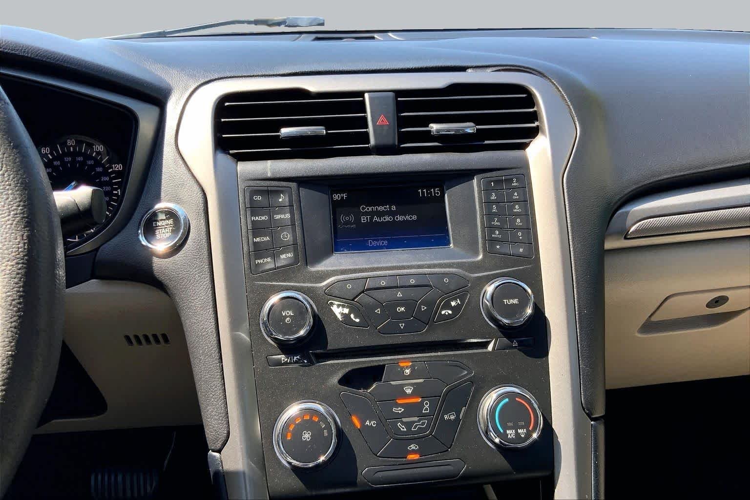Used 2017 Magnetic Ford SE image 7