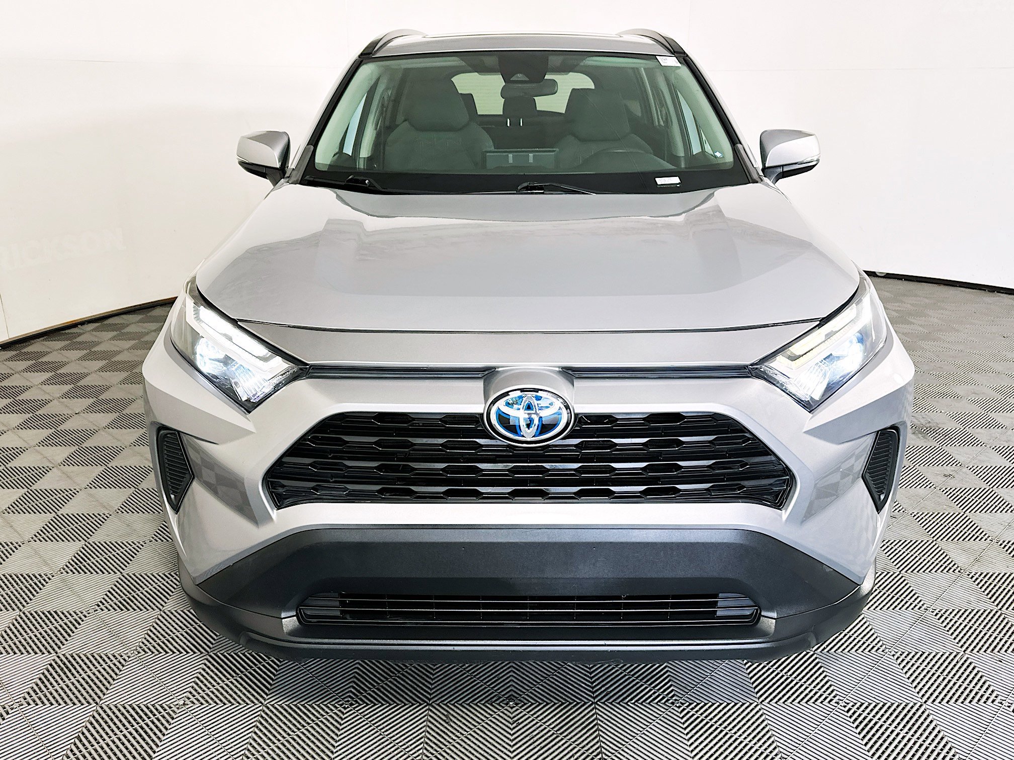 Used 2022 Silver Sky Metallic Toyota XLE image 8