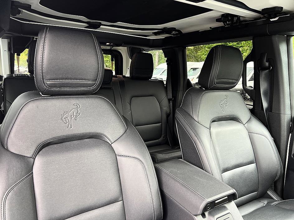 Used 2025 Oxford White Ford Badlands image 22