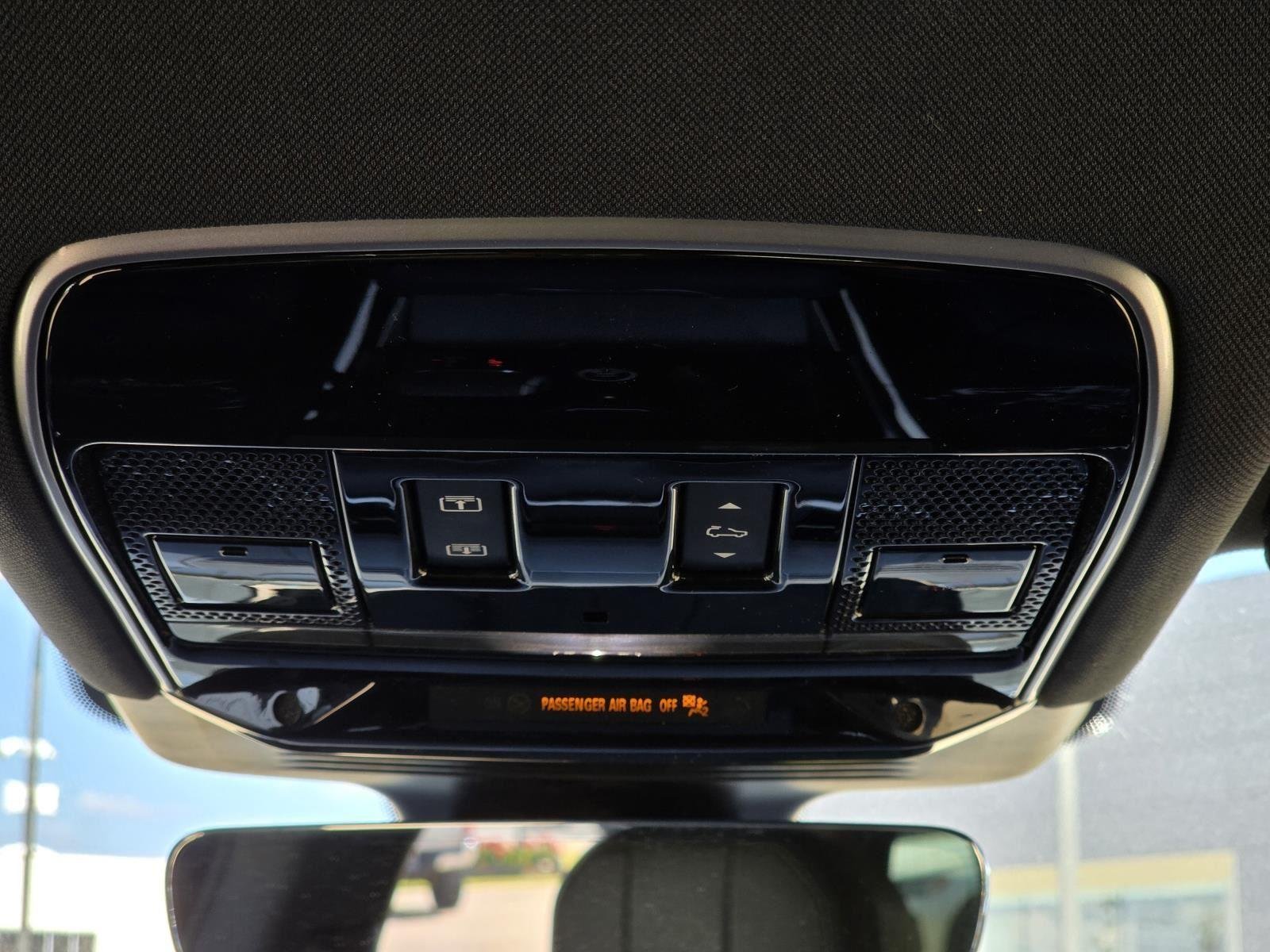 Used 2025 Varesine Blue Metallic Land Rover SE image 37