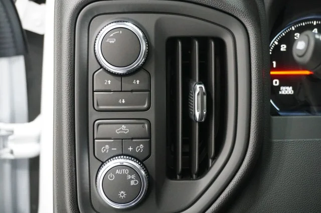 2025 GMC Sierra 2500HD Pro - Photo 19