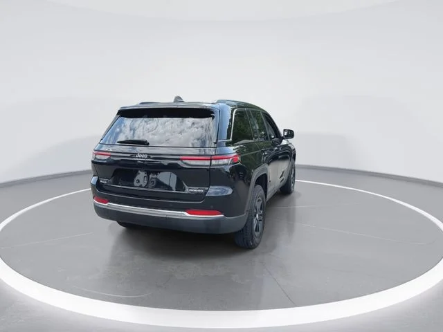 Used 2023 Black Jeep Laredo image 8