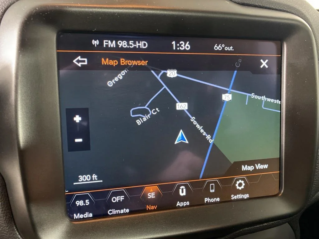 Used 2022 Gray Jeep Latitude image 19