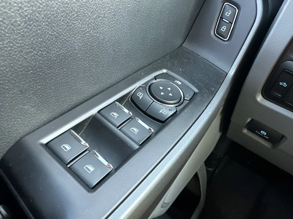 Used 2025 Oxford White Ford XLT image 24