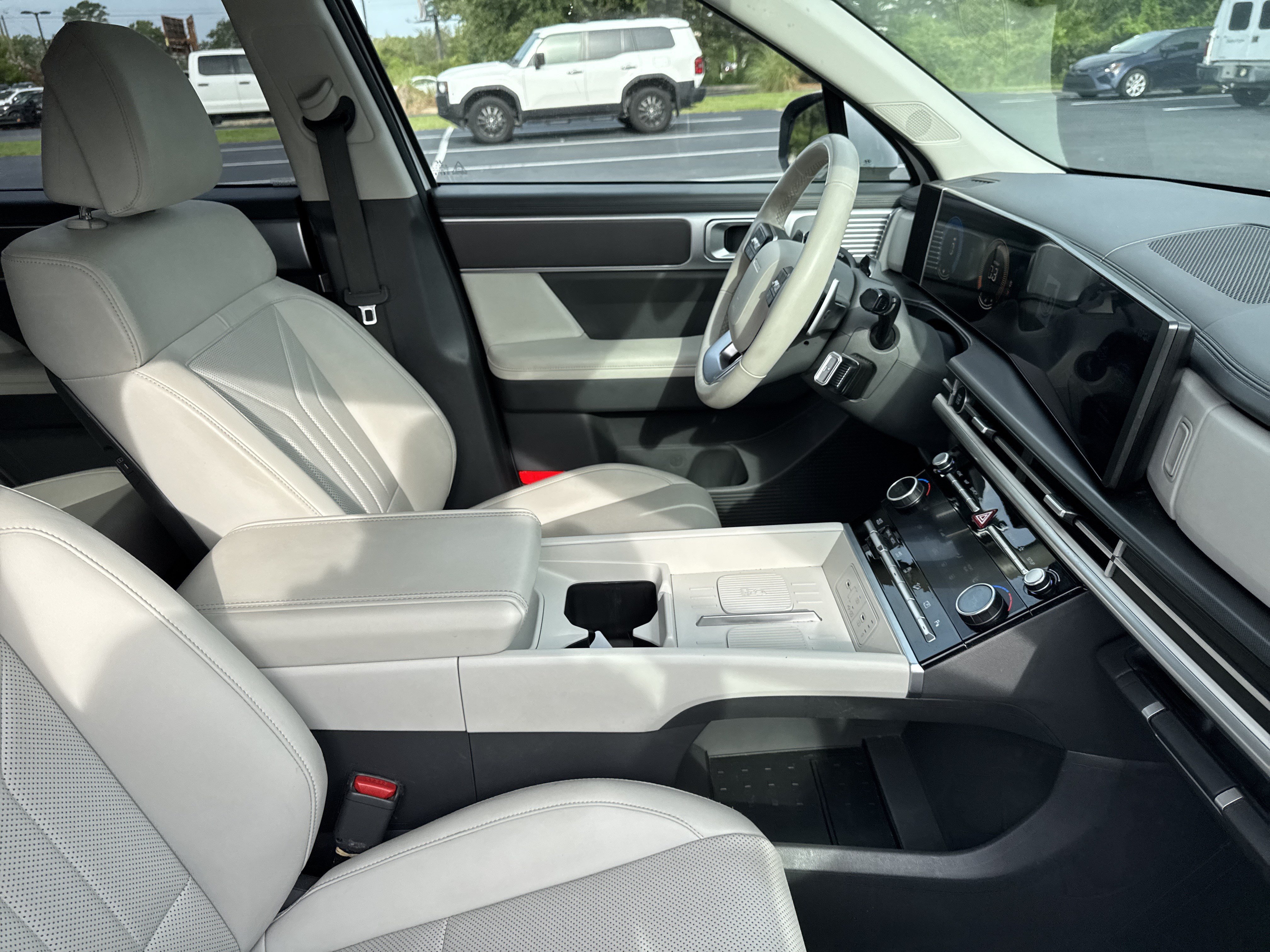 Used 2025 Serenity White Hyundai SEL image 33