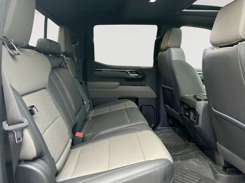 Used 2025 White Chevrolet ZR2 image 31