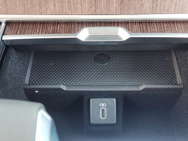 New 2026 Fuji White Land Rover SE image 14