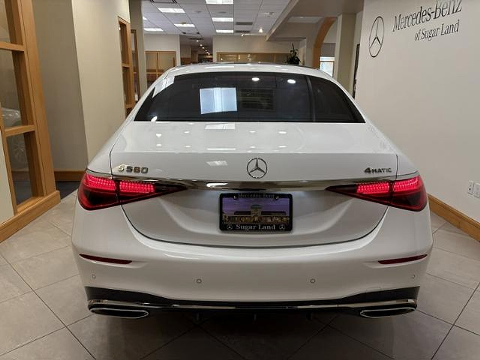 New 2026 MANUFAKTUR Moonlight White Metallic Mercedes-Benz 4MATIC® image 5