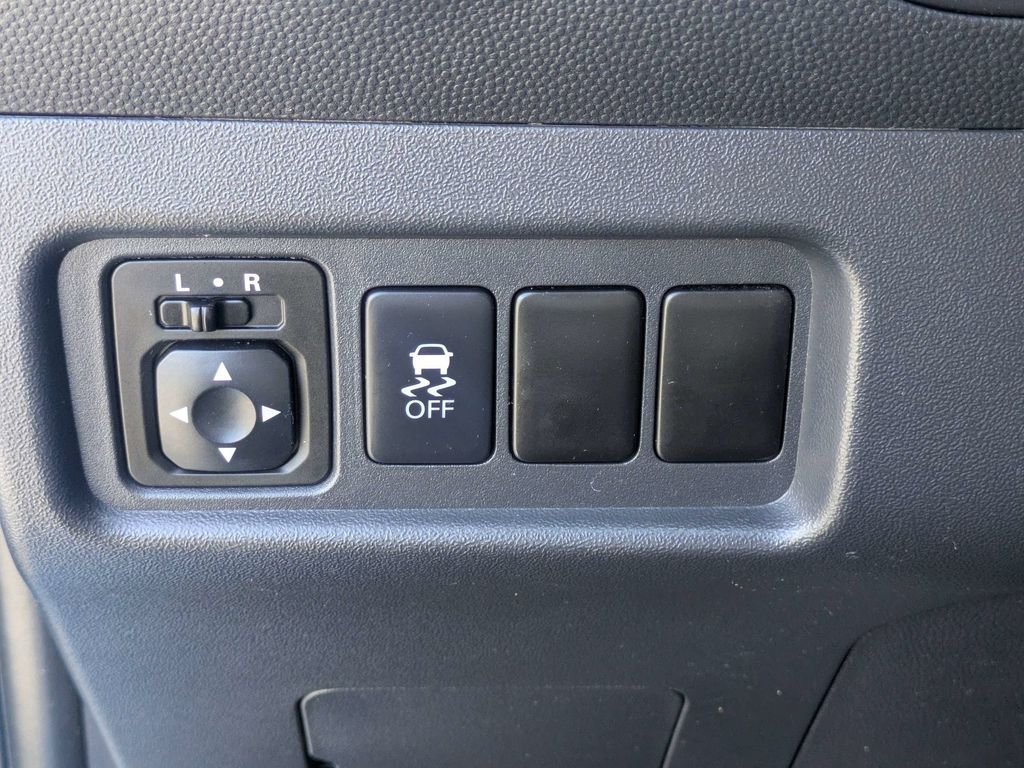 Used 2020 Black Mitsubishi ES image 22