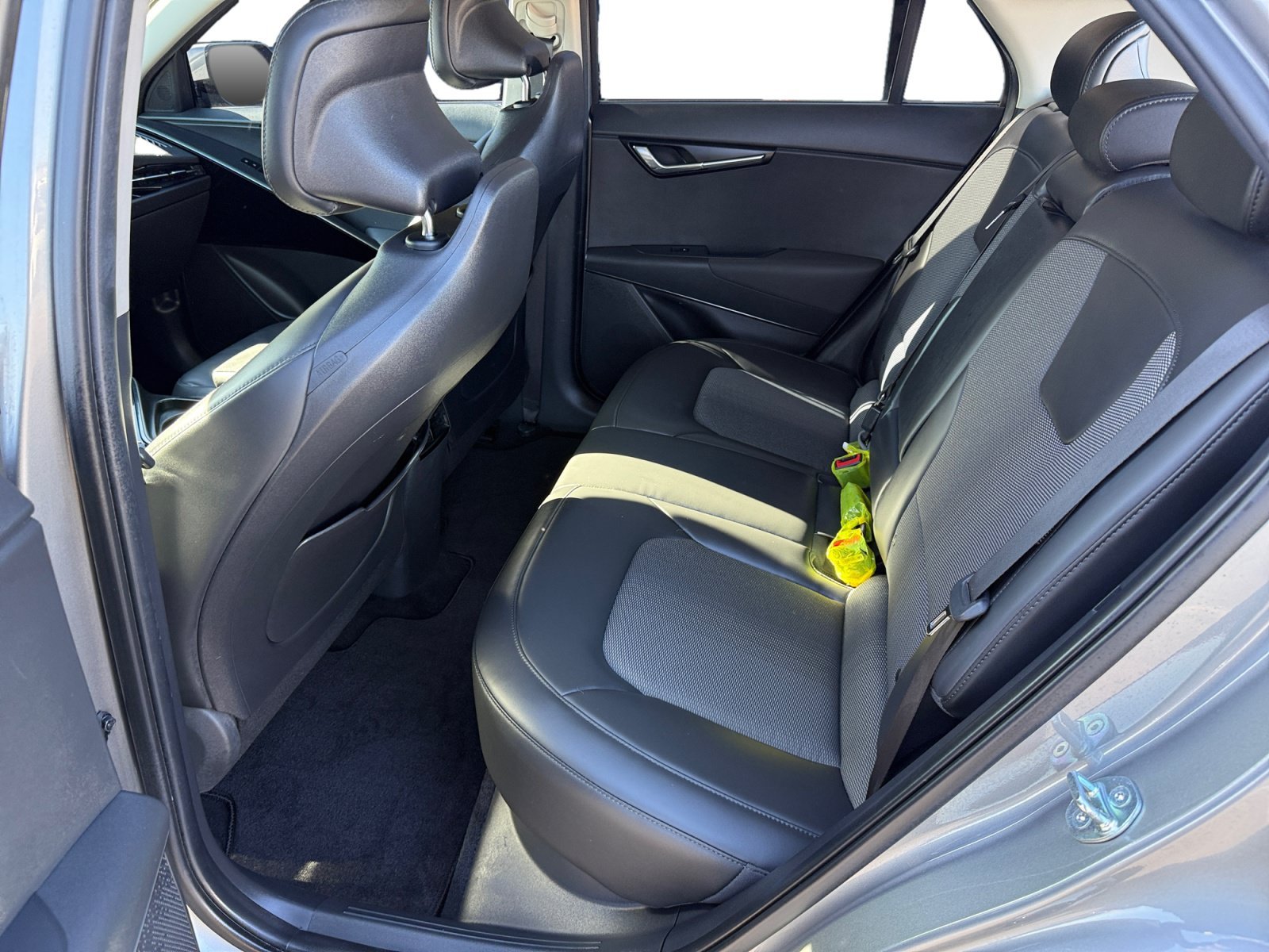 Used 2024 Steel Gray Kia Wind image 16