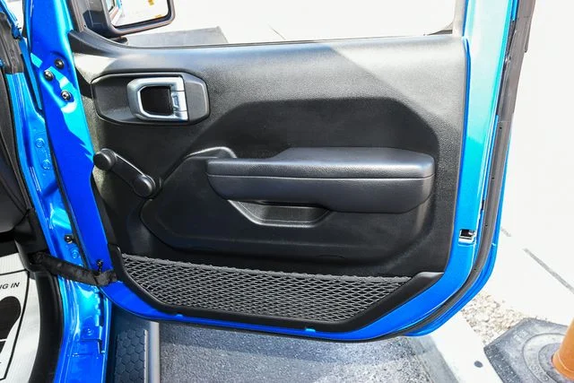 Used 2022 Blue Jeep Sport image 19