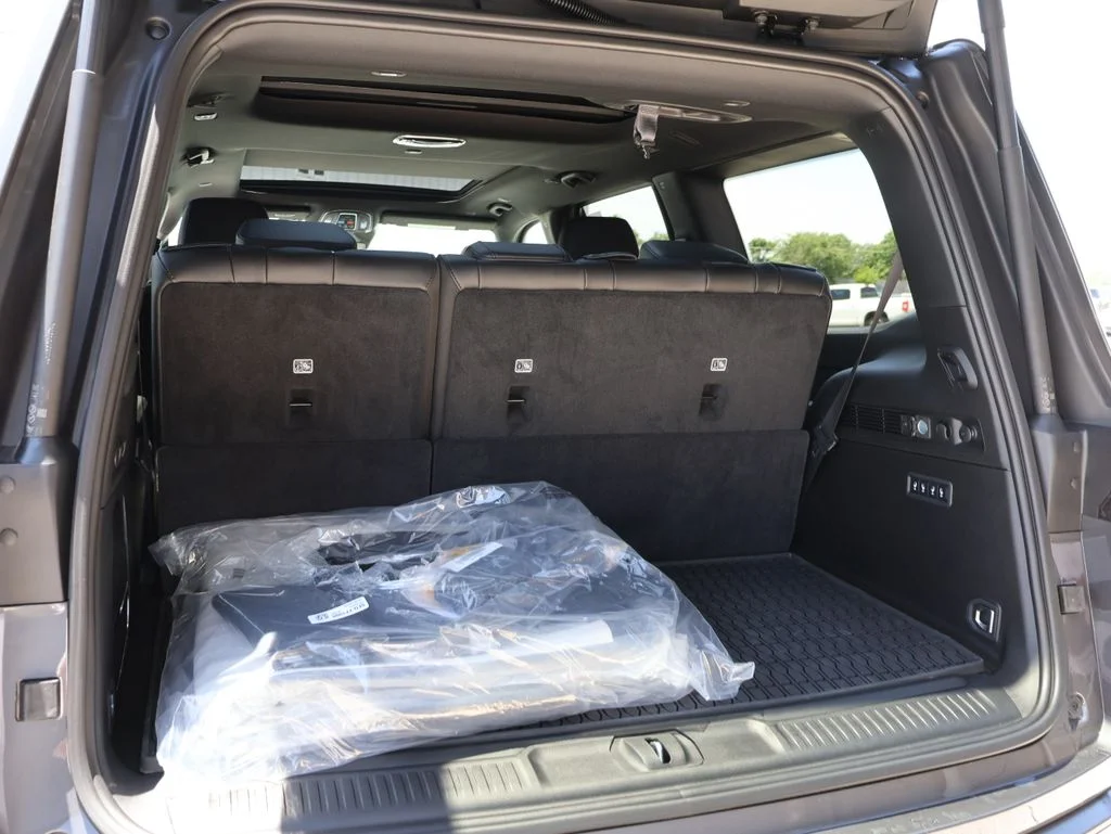 New 2026 Baltic-Gray Metallic Clear-Coat Exterior Paint Jeep Upland image 16